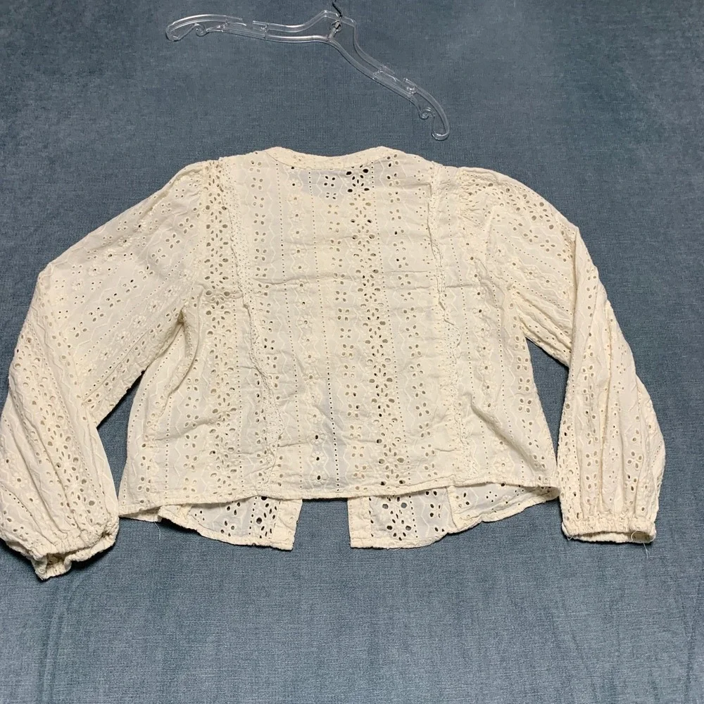 Zara Eyelet Blouse Top Womens Medium Beige Classic Balloon Sleeve Button Front